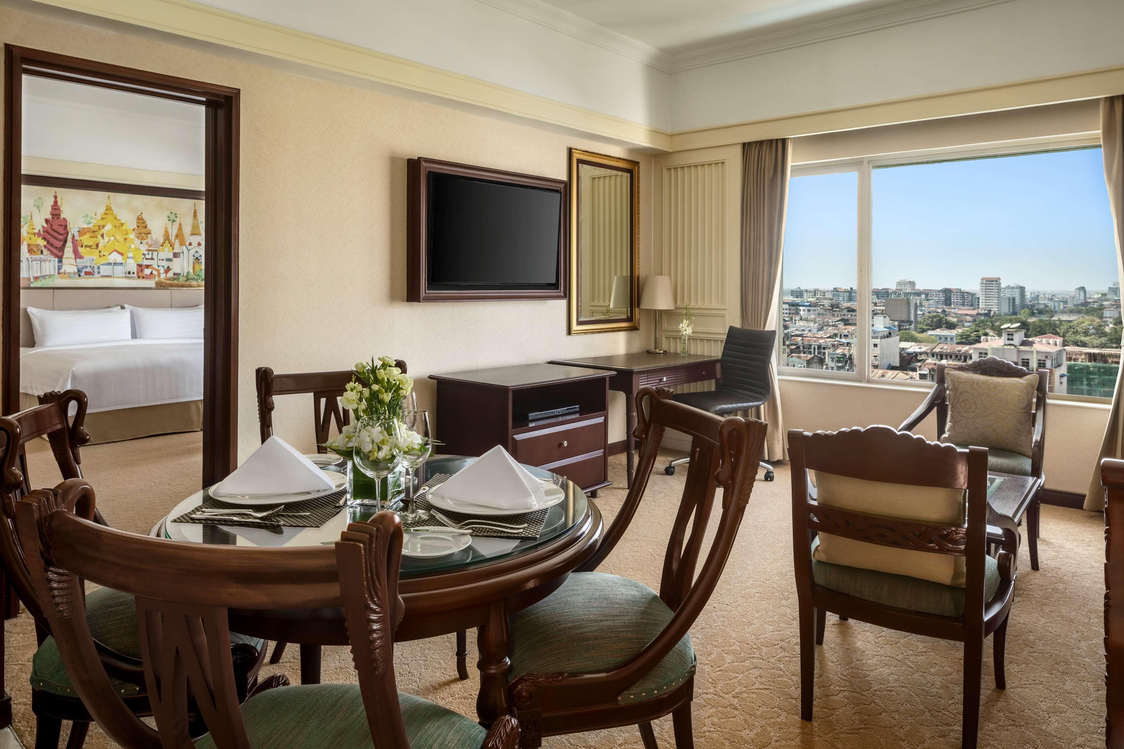Sule Shangri-La, Rangoon Eksteriør billede